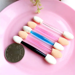 Dual-Ended Eyeshadow Applicator