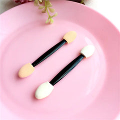 Dual-Ended Eyeshadow Applicator