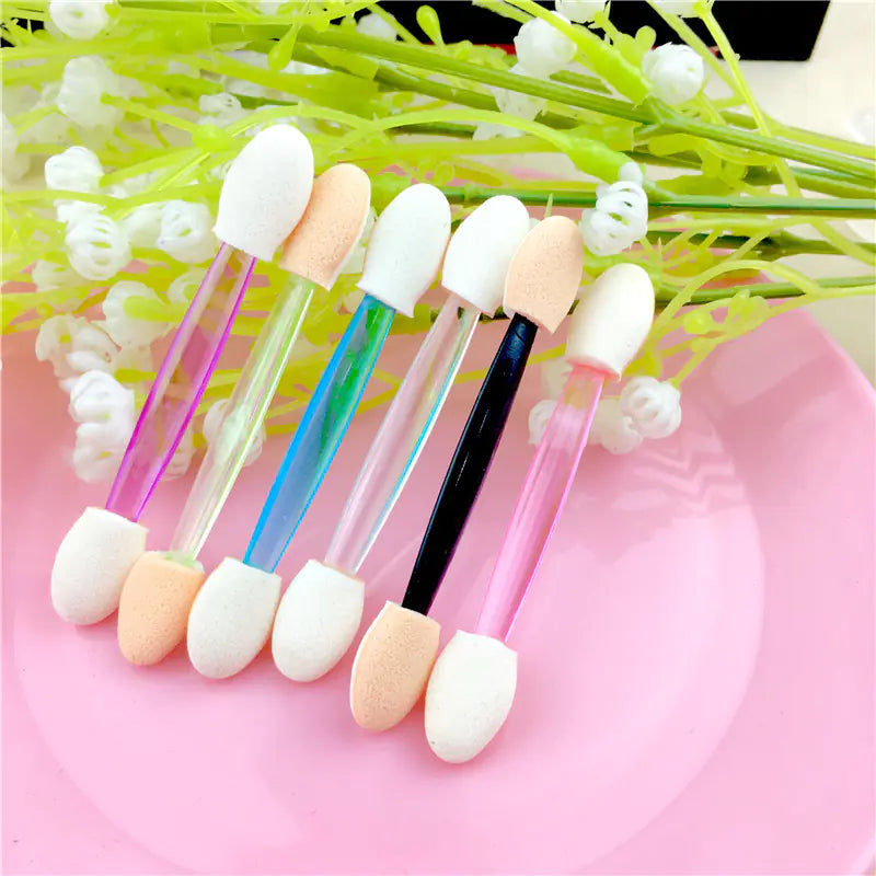 Dual-Ended Eyeshadow Applicator